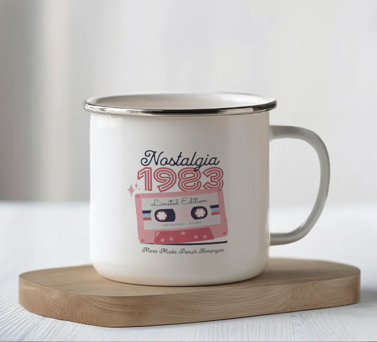 Nostalgia 1983 tazza in smalto da Gunawan Rb