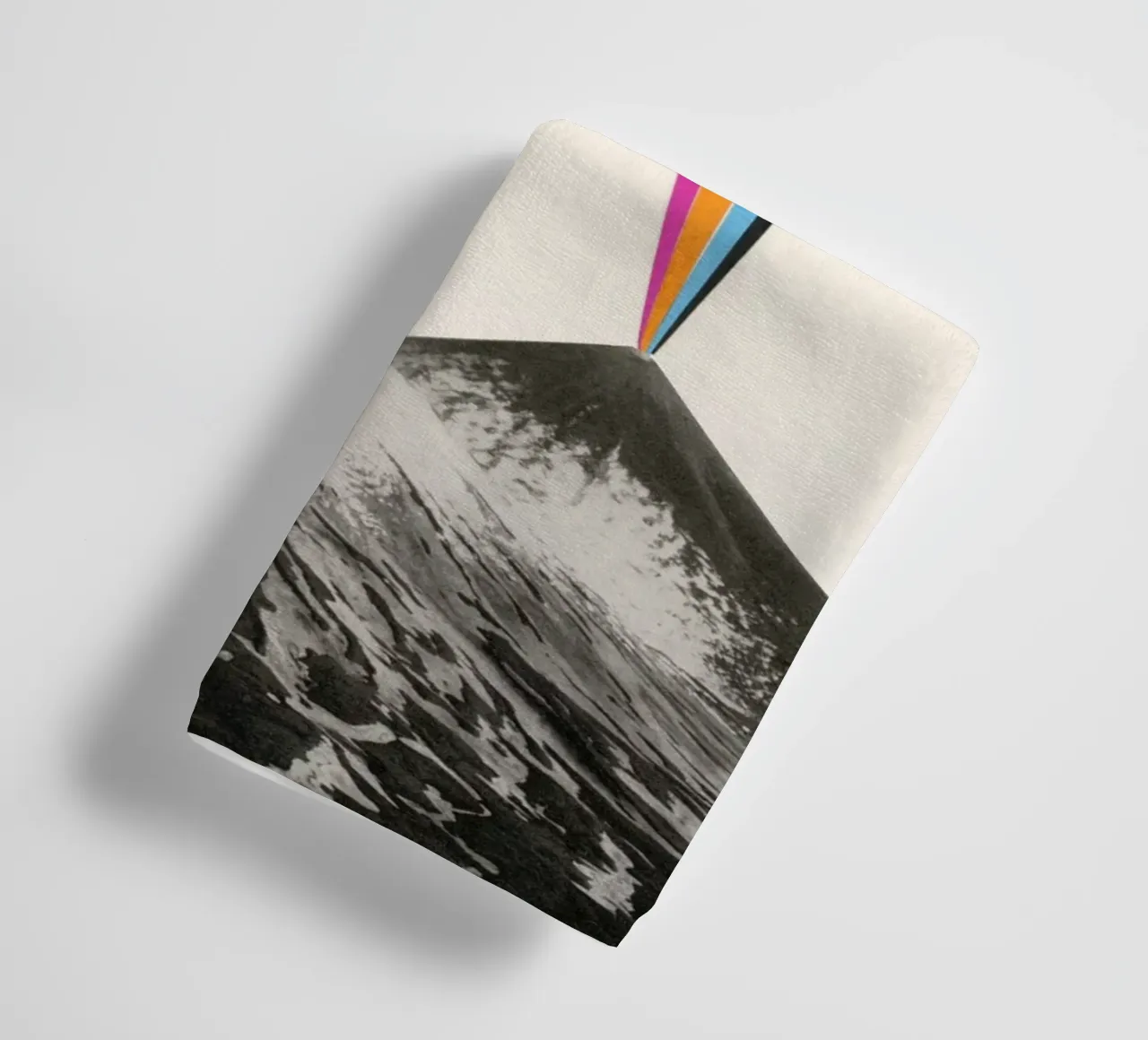 Vulkanen badhanddoek van Cassia Beck Collage