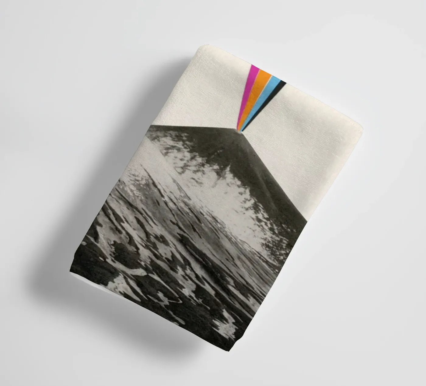 Vulkanen badhanddoek van Cassia Beck Collage