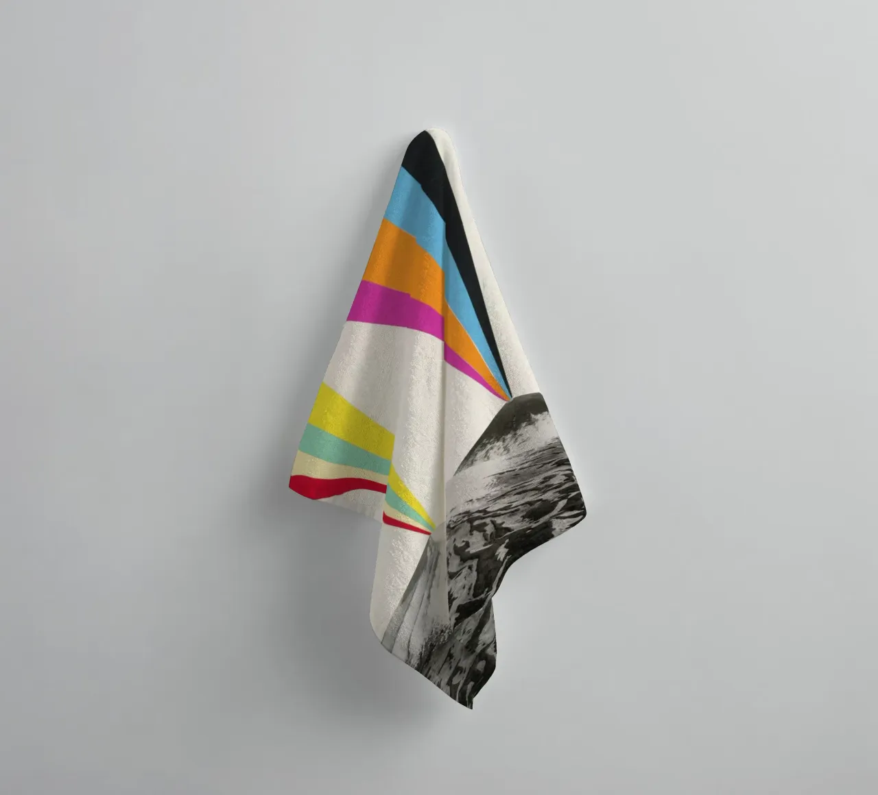 Vulkanen badhanddoek van Cassia Beck Collage