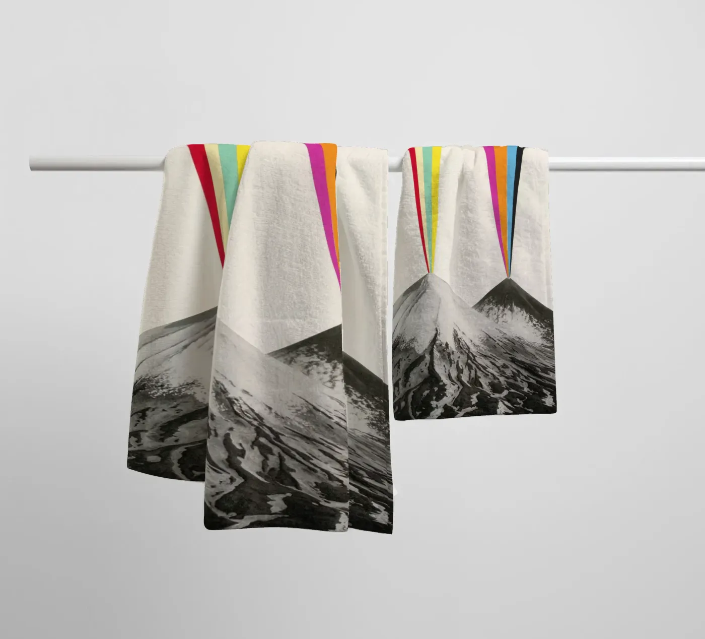 Vulkanen badhanddoek van Cassia Beck Collage