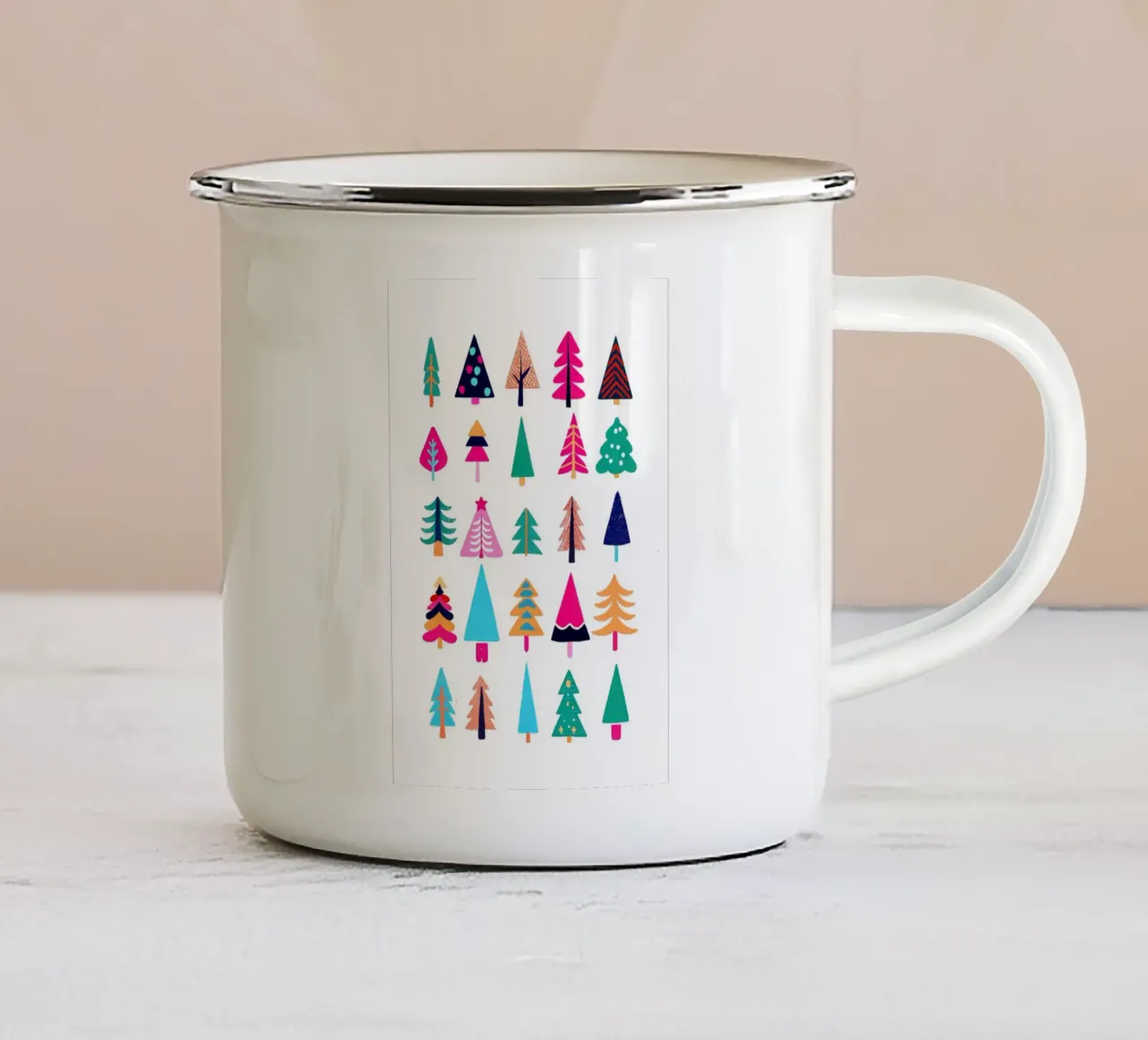 Alberi colorati - Natale luminoso tazza in smalto da ChristmasMooodz