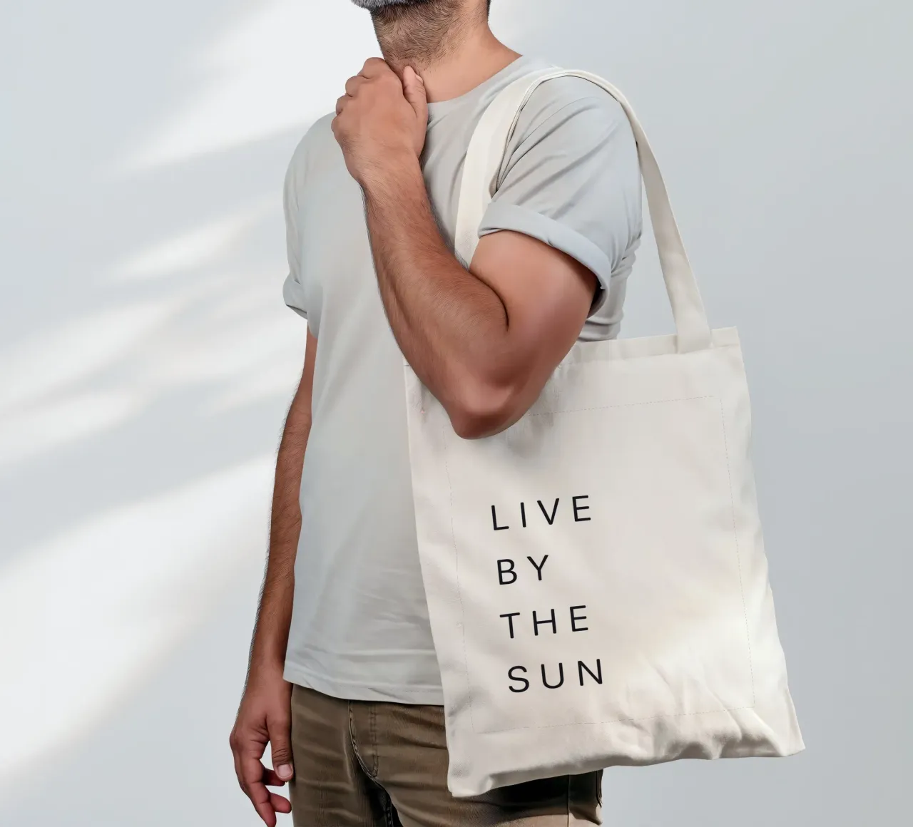 Motivierendes Zitat – Live by the Sun tote bag by Whole©