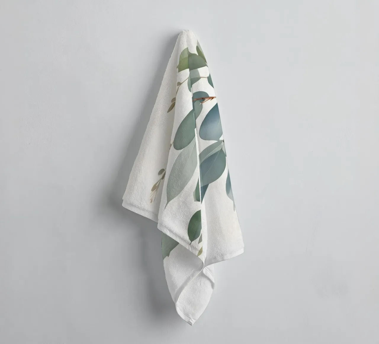 Eucalyptus Whisper – Minimal Botanical Art asciugamano da bagno da Graceful Desine