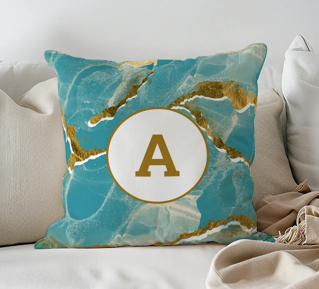 Monogramma personalizzato - Topico in marmo verde acqua e oro cuscino da Monogram Muse