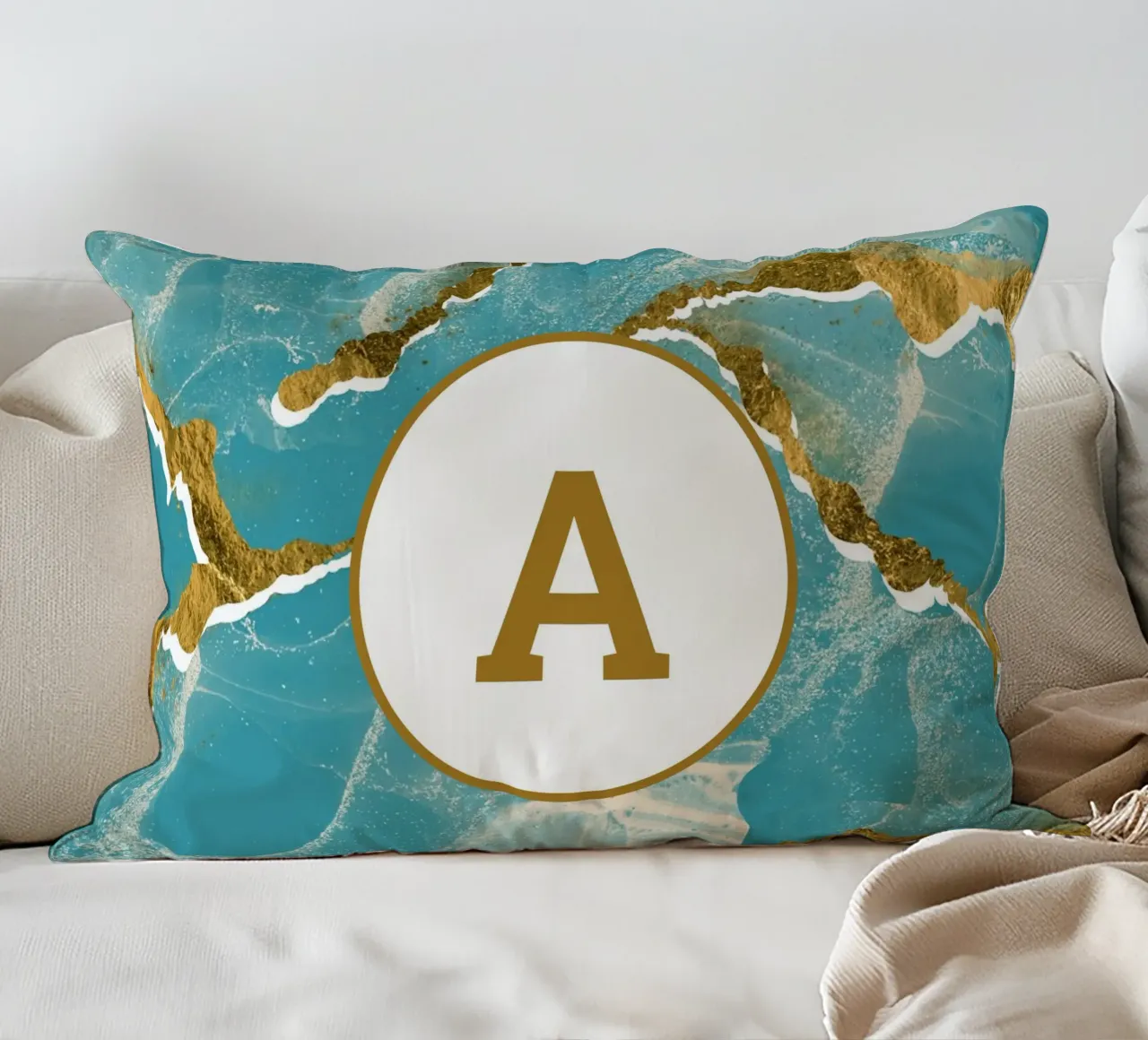 Monogramma personalizzato - Topico in marmo verde acqua e oro cuscino da Monogram Muse