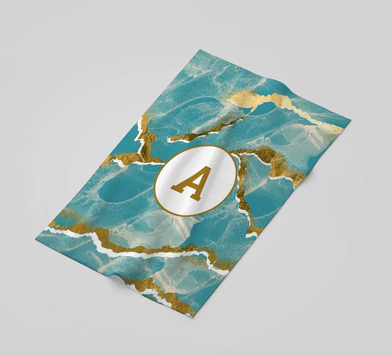 Monogramma personalizzato - Topico in marmo verde acqua e oro telo mare da Monogram Muse