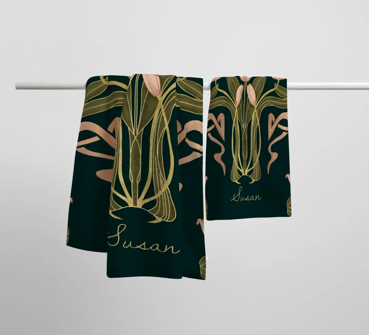 Benutzerdefinierter Name - Deco Tulip Bloom in Deep Forest Handtuch von Monogram Muse