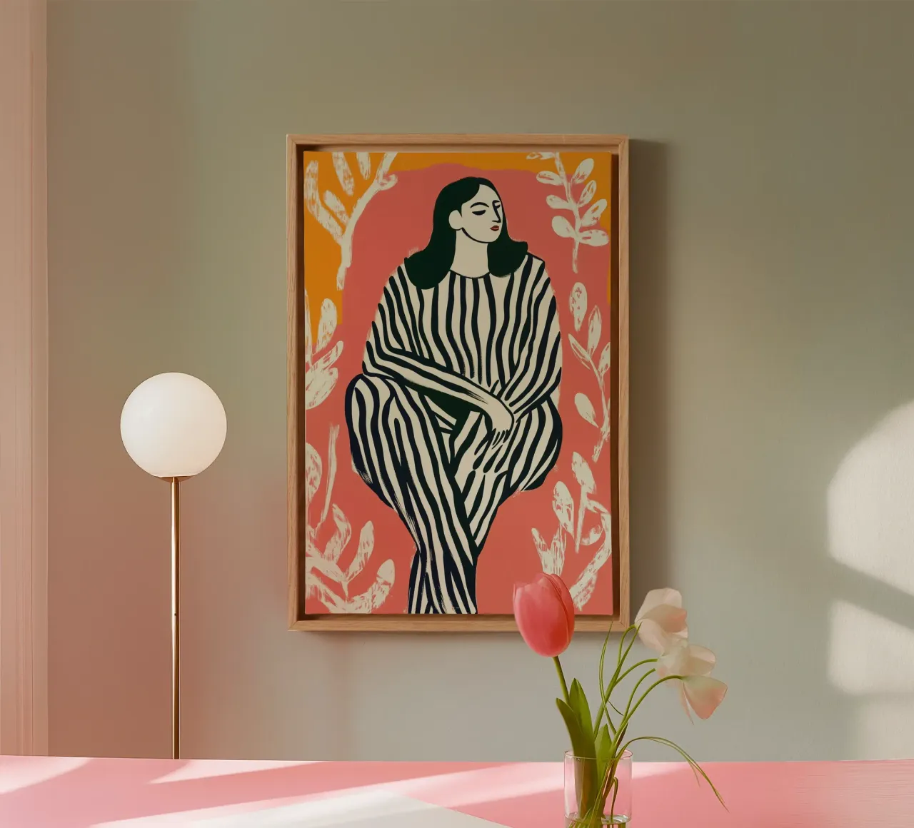 Vrouw in gestreepte pyjama op oranje canvas van Autofocus