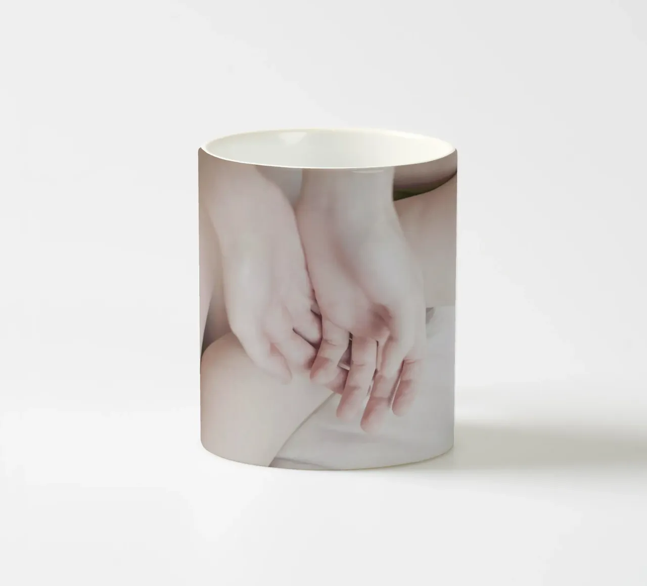 The Silkmoth 9 tazza in ceramica da Paul Aidan Perry