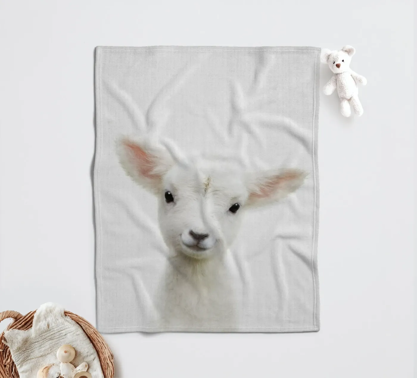Kuckuckslamm Fleecedecke von Lila & Lola