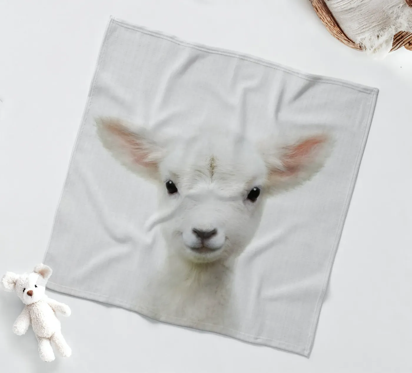 Kuckuckslamm Fleecedecke von Lila & Lola