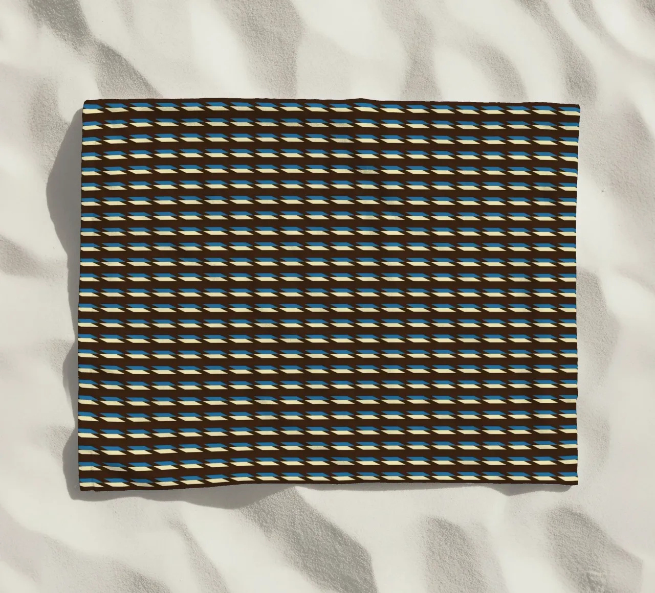 Geometrische lijnen en vormen Patroon strandhanddoek van Life of Pie