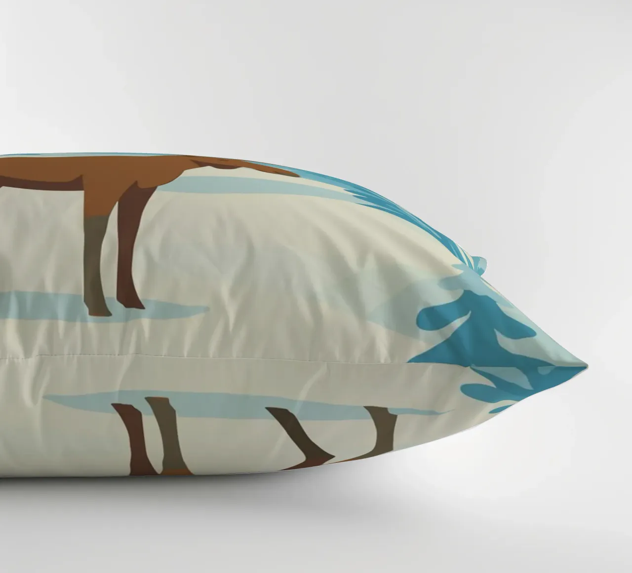Alce in una foresta innevata cuscino da minimalist designs