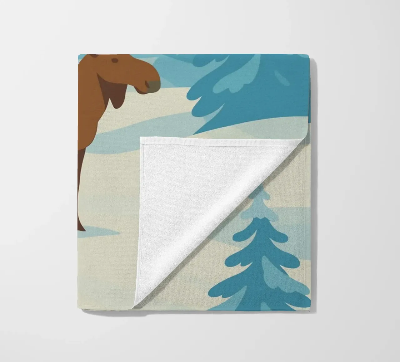 Alce in una foresta innevata telo mare da minimalist designs