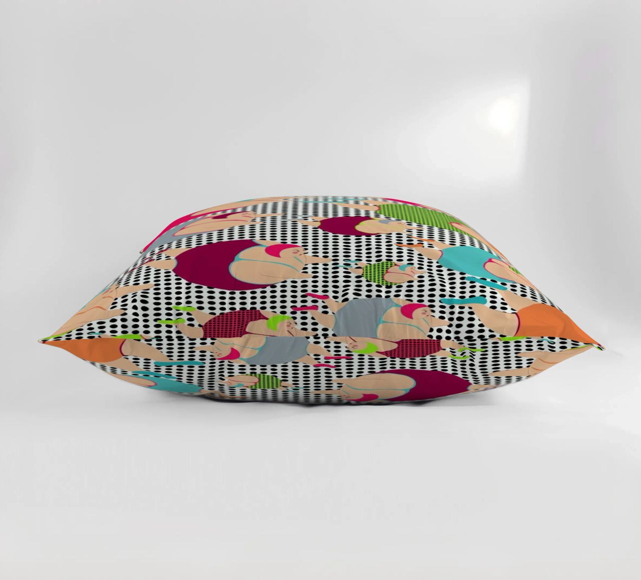 Spotty Swimmers (SSWIM) cuscino da Maria Kritzas