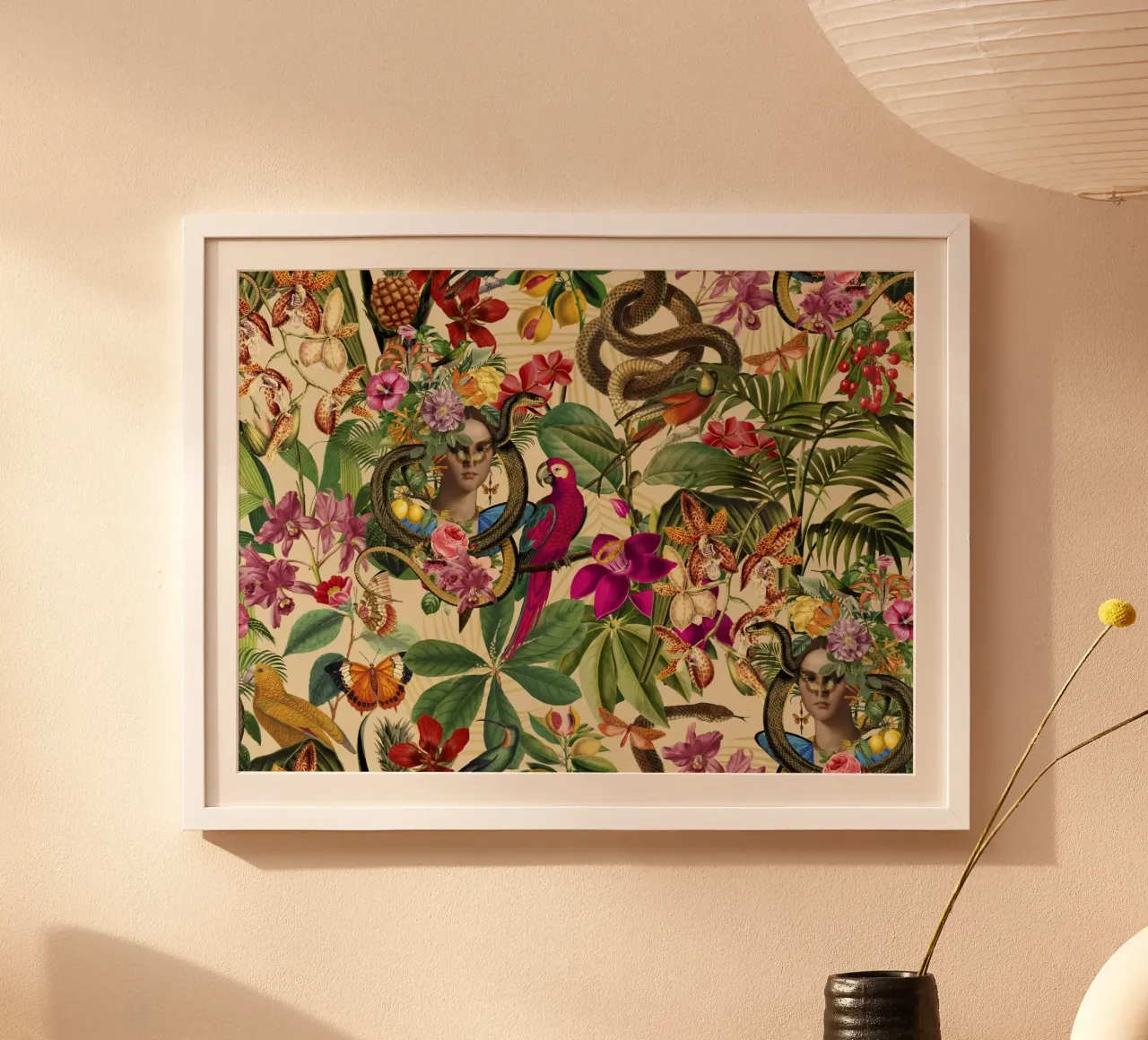 Principessa serpente della giungla tropicale poster con telaio in legno da Andrea Haase Vintage World