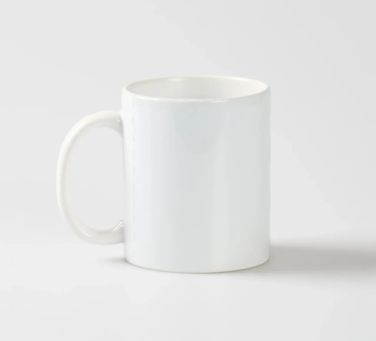 Ogni passo è un progresso. Slogan motivazionale per i runner. tazza in ceramica da CalliLetters