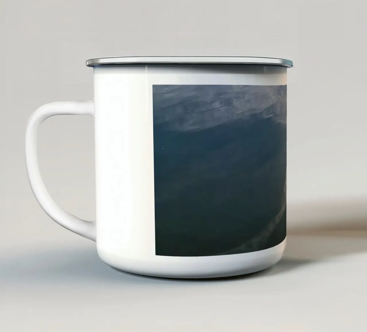 Riflessione nell'acqua tazza in smalto da Romy Mueller Waterworld