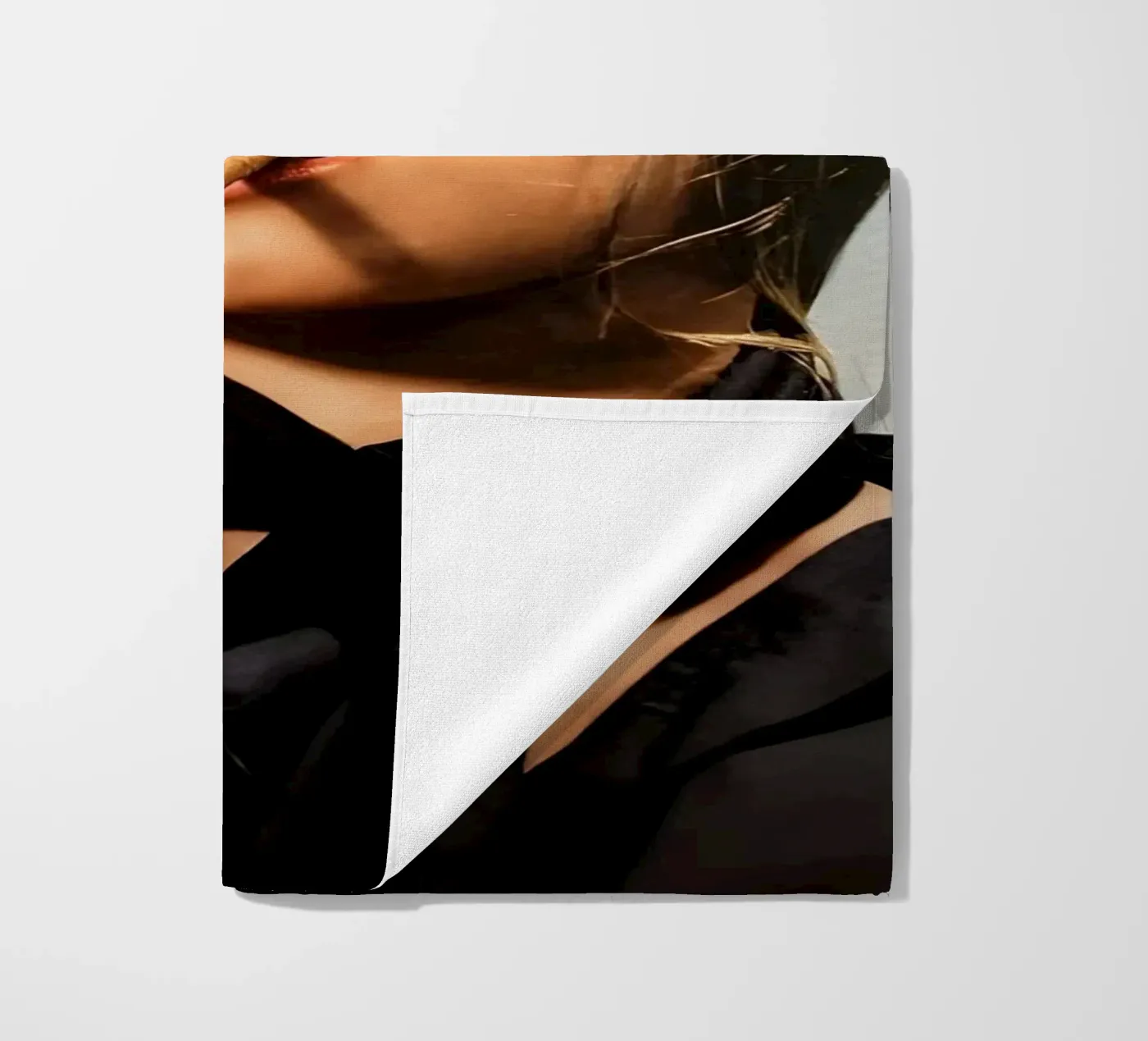 Blonde, Breeze, and Cigar Strandtuch von Galery Vintage