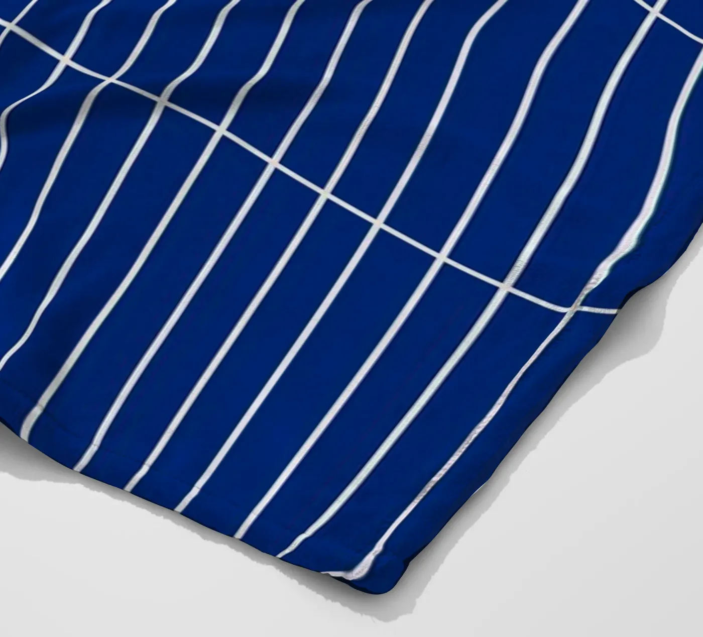 Wit rechthoekig raster op blauw fleecedeken van Timeless moderna