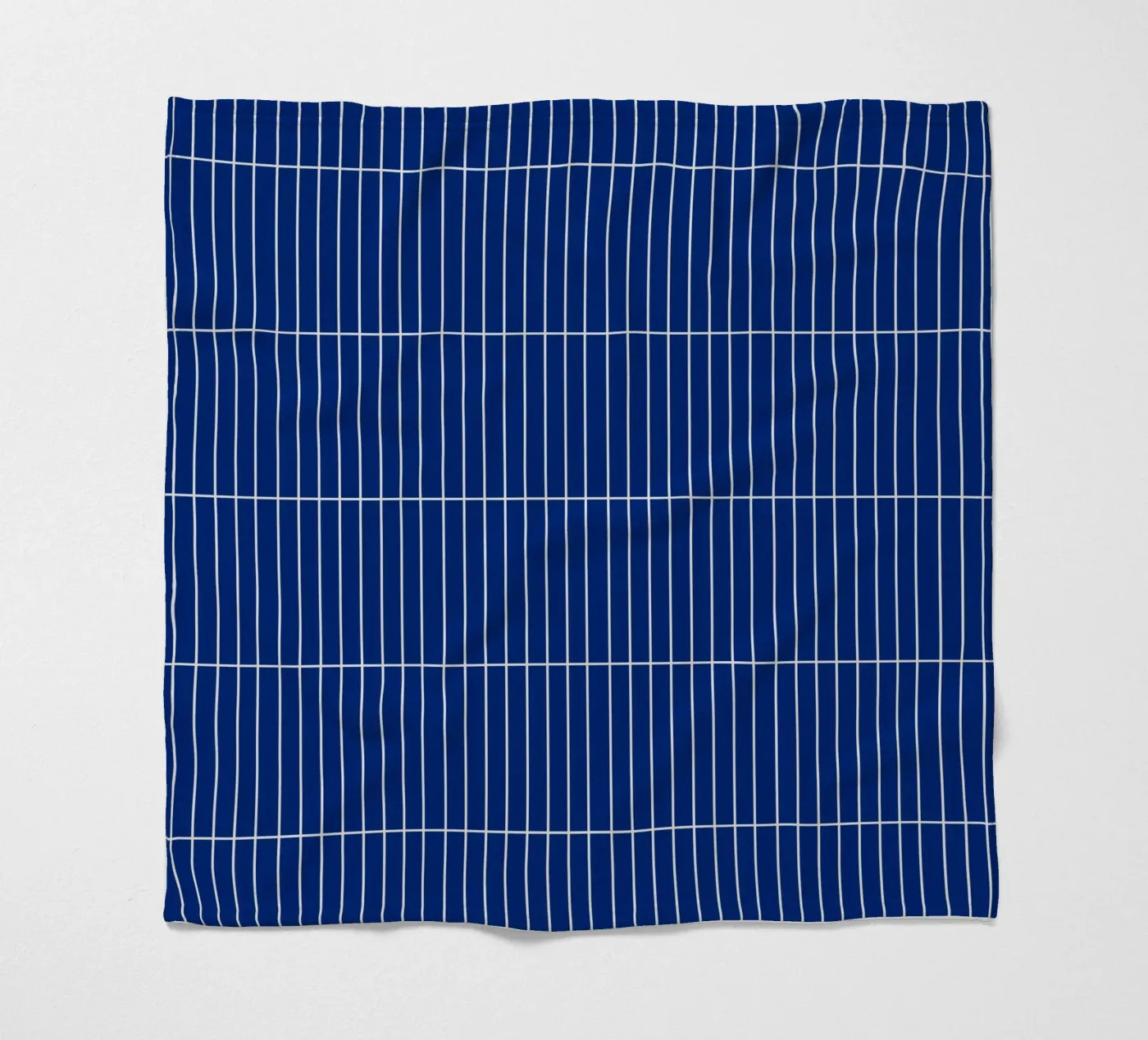 Wit rechthoekig raster op blauw fleecedeken van Timeless moderna