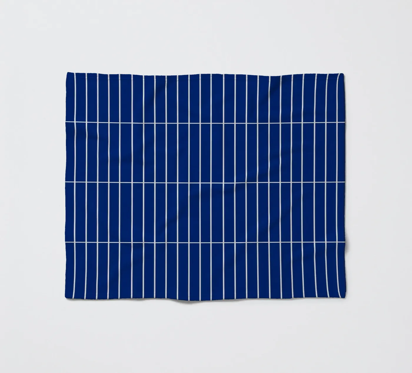 Wit rechthoekig raster op blauw fleecedeken van Timeless moderna