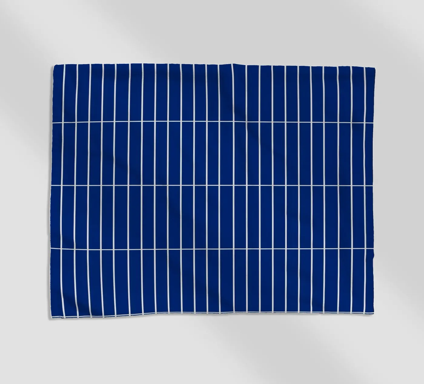 White Rectangular Grid on Blue strandhanddoek van Timeless moderna