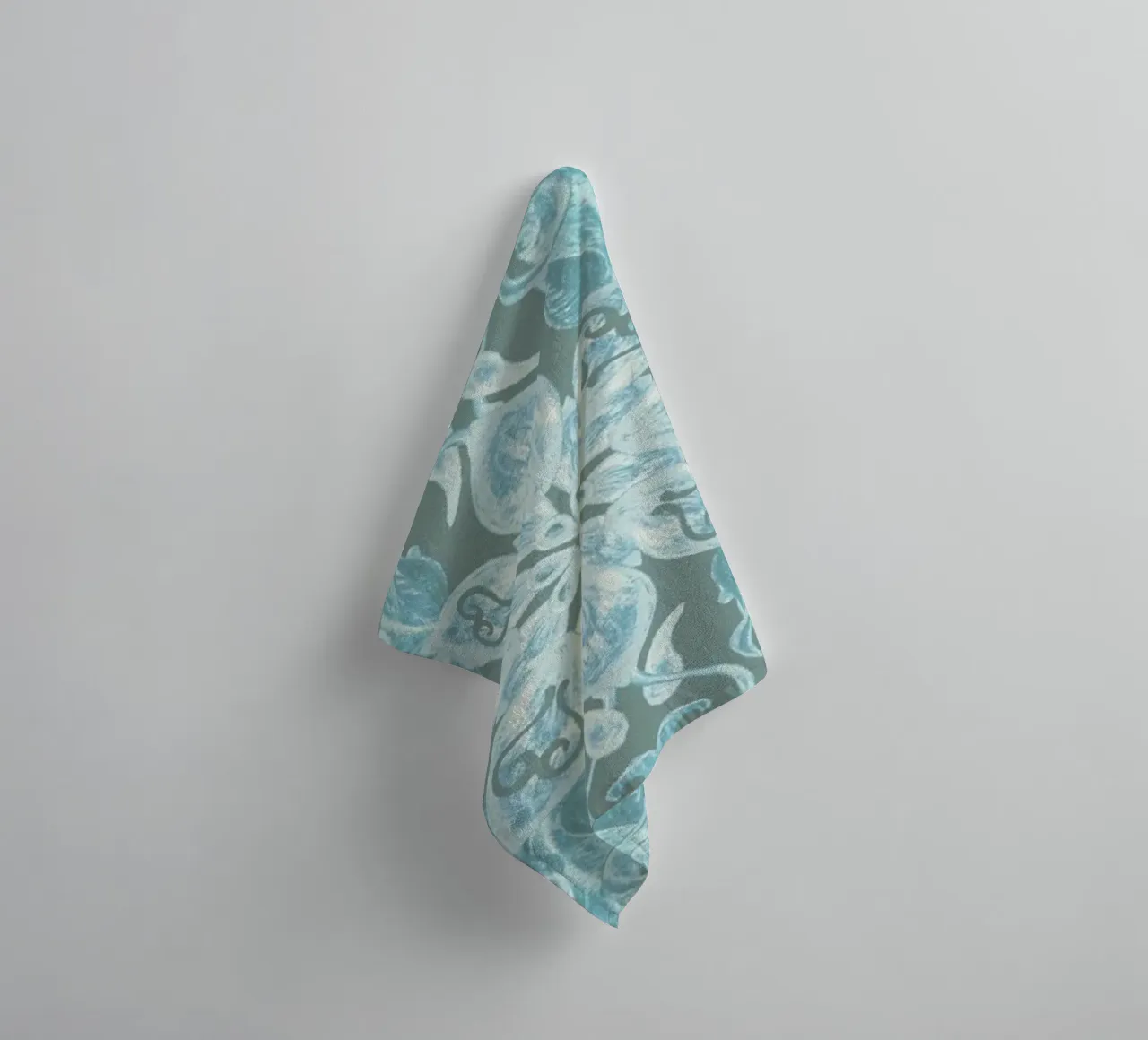Soft Blue & Grey Floral Pattern asciugamano da bagno da Micklyn Le Feuvre
