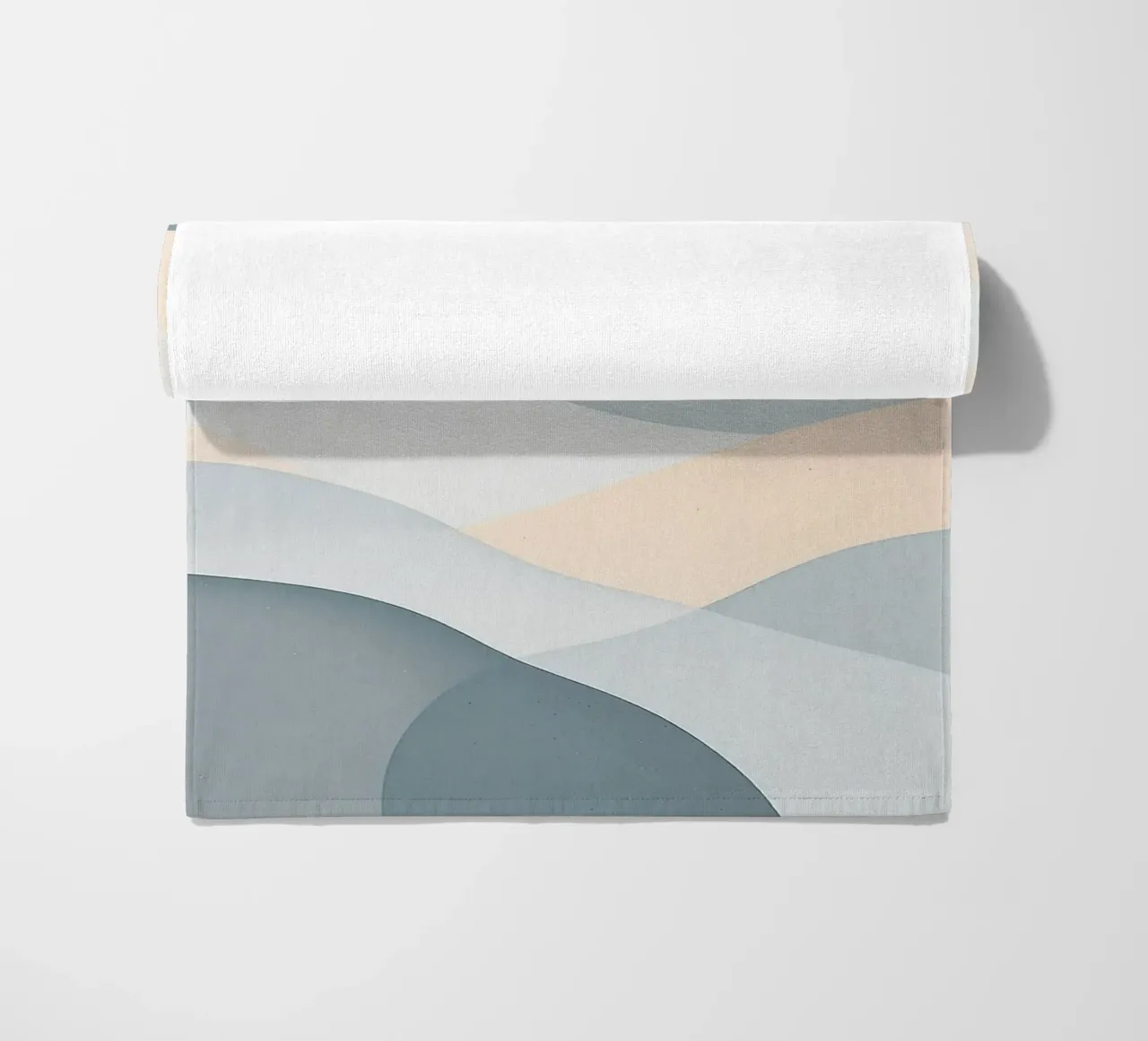 Nordic Calm Minimalist Landscape telo mare da Burk Smith