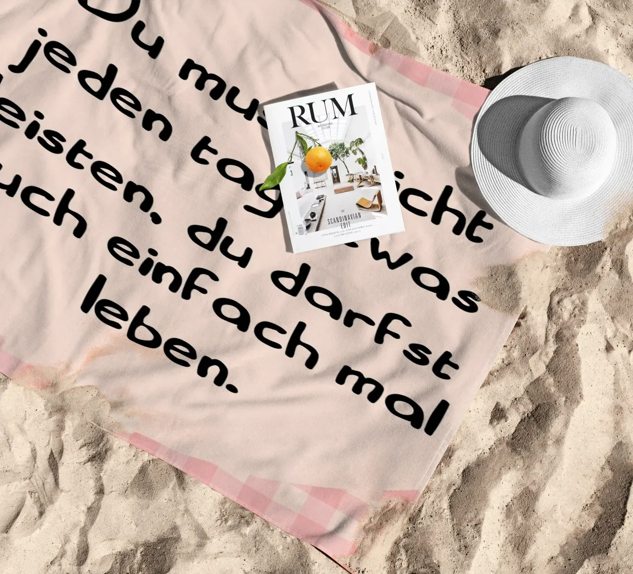 gewoon leven strandhanddoek van Ramanda