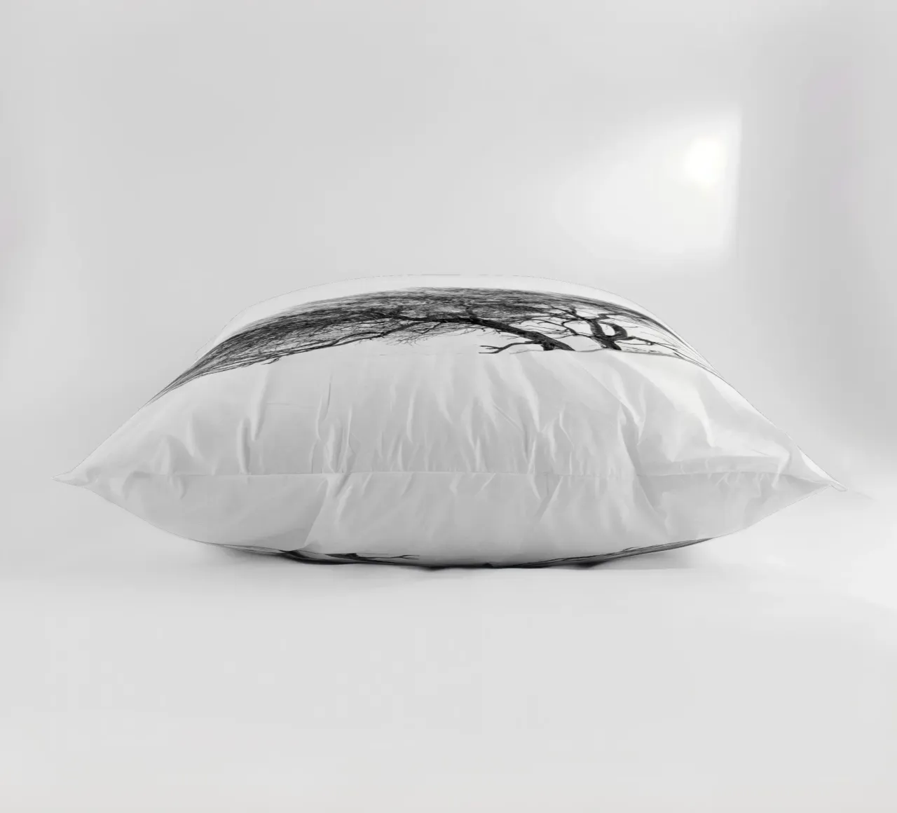 Lonely tree in the Sahara desert cuscino da photolovers