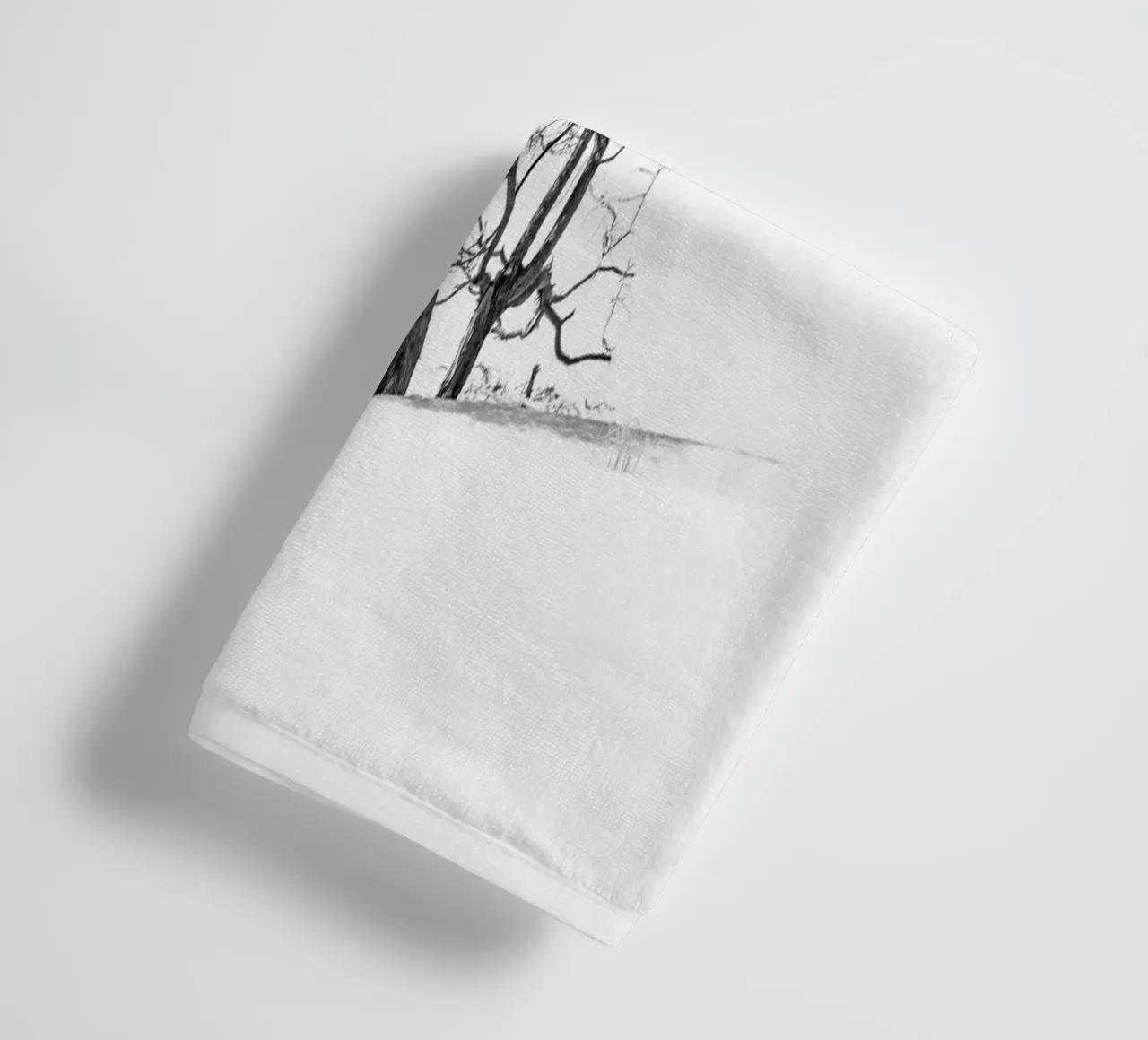 Lonely tree in the Sahara desert asciugamano da bagno da photolovers