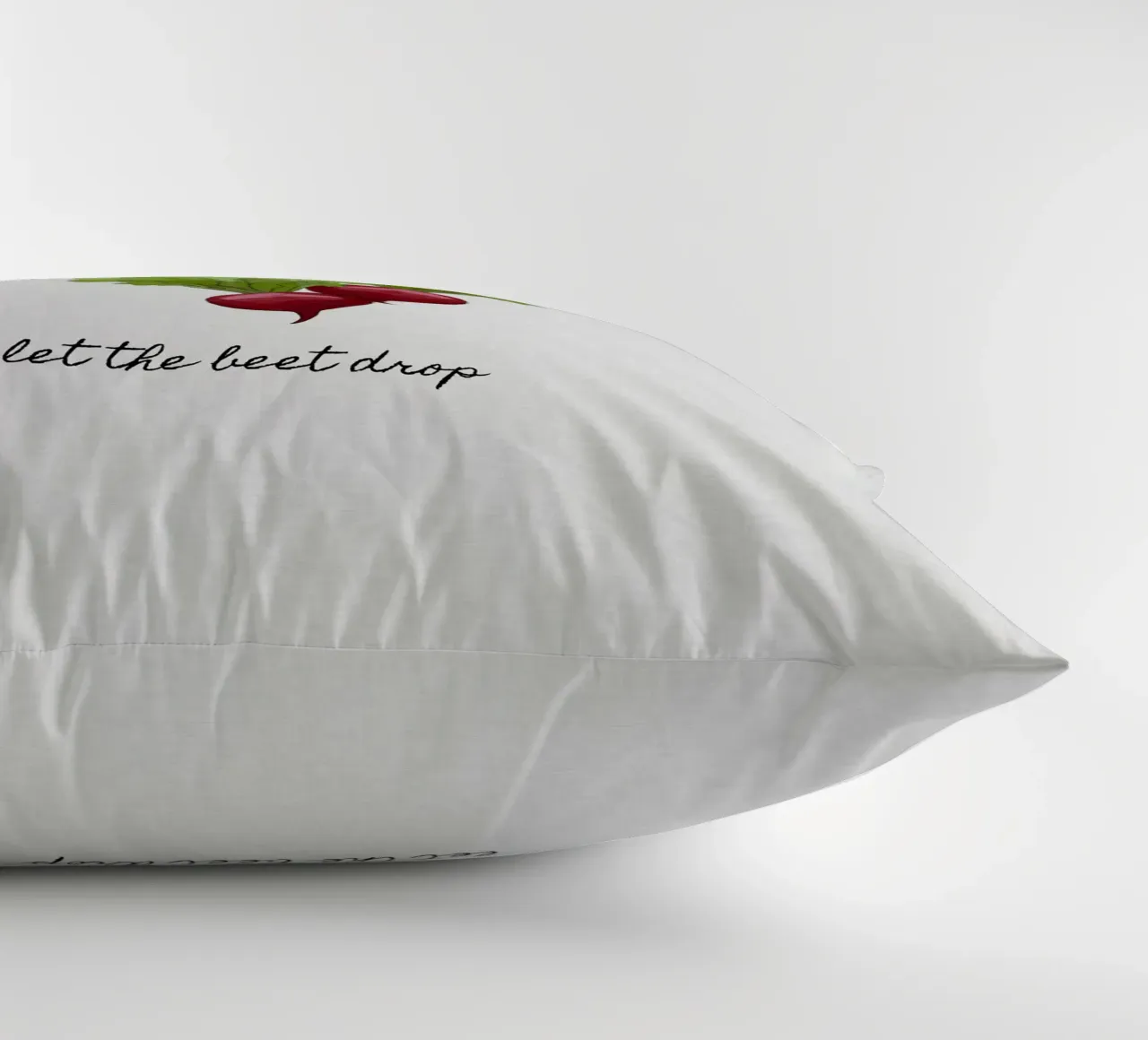 Lascia cadere la barbabietola cuscino da Orara Studio