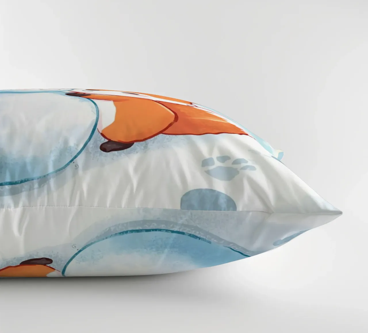 Abbracci caldi nella neve cuscino da Voxy's Adventures