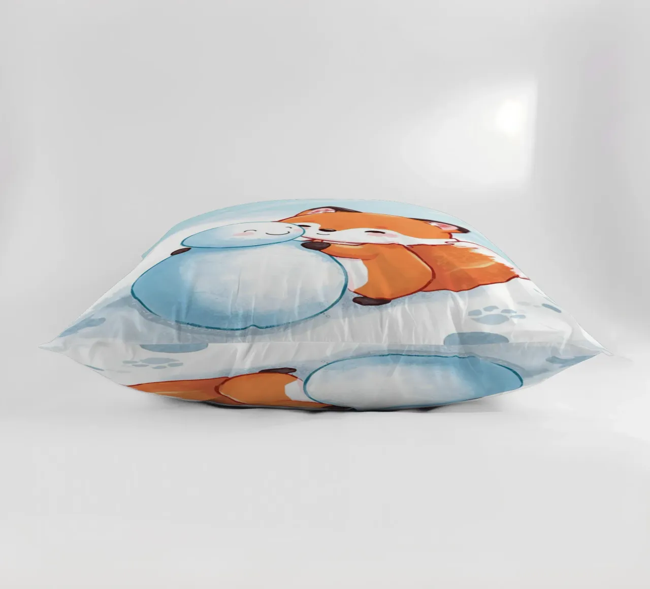 Abbracci caldi nella neve cuscino da Voxy's Adventures