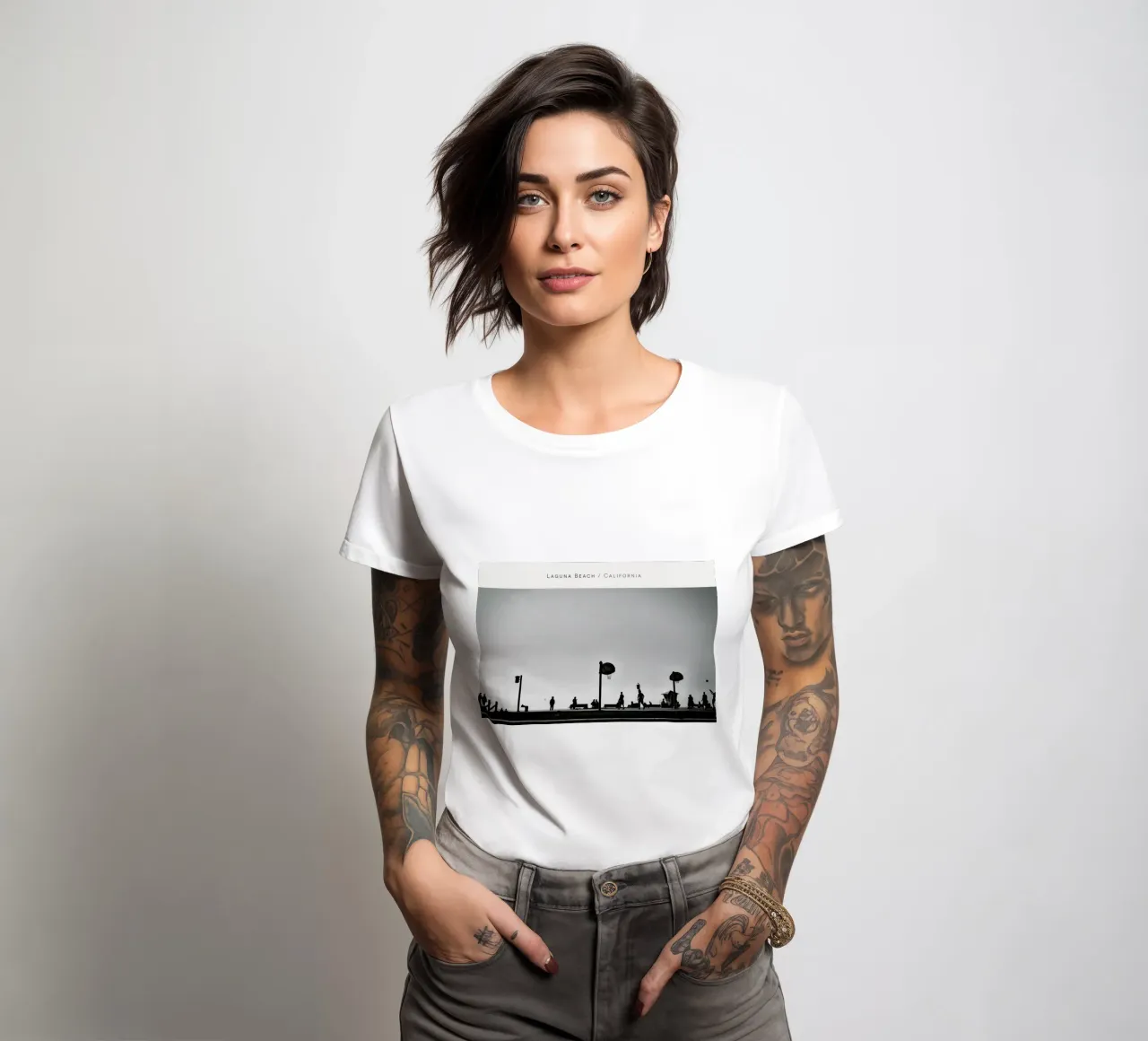 Laguna Beach B&W t-shirt ajusté pour femmes de In Full Color