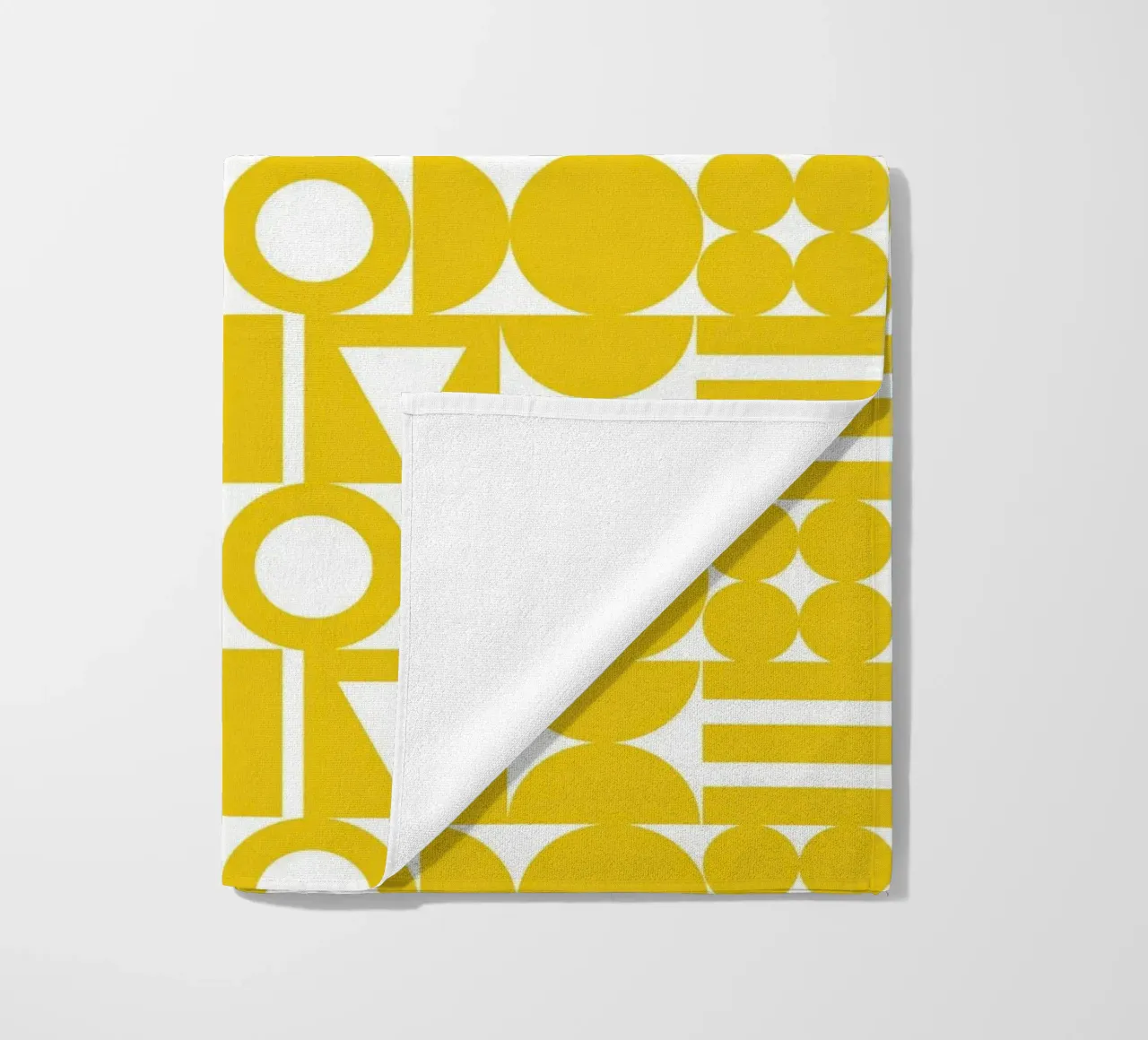 Forma geometrica gialla telo mare da Studio Fun Boy