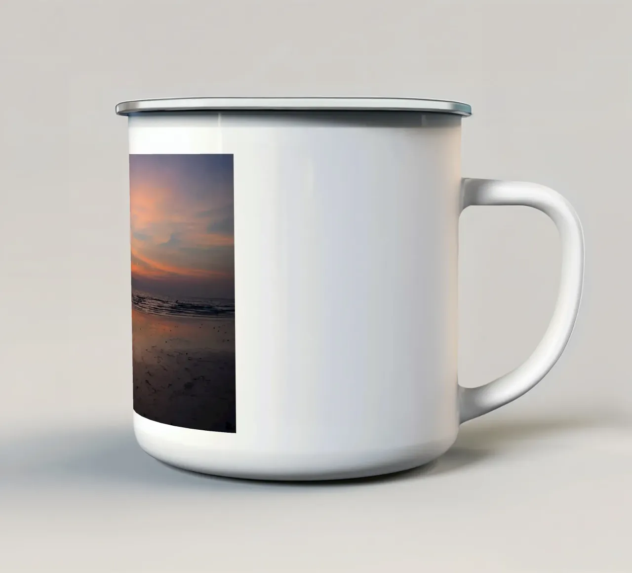 Un tenue bagliore sul mare - Crepuscolo a Koh Kood tazza in smalto da byrieneke