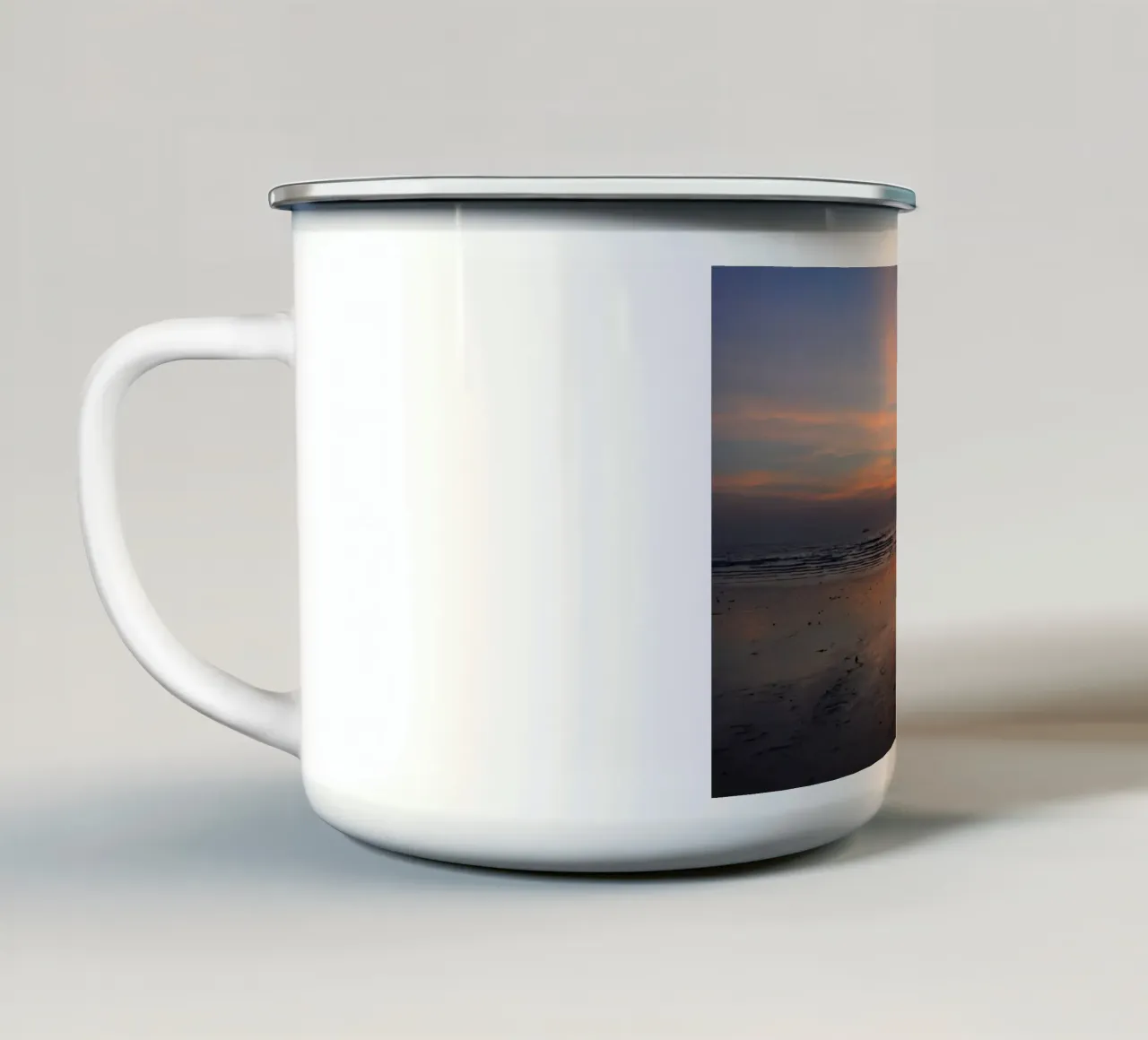 Un tenue bagliore sul mare - Crepuscolo a Koh Kood tazza in smalto da byrieneke