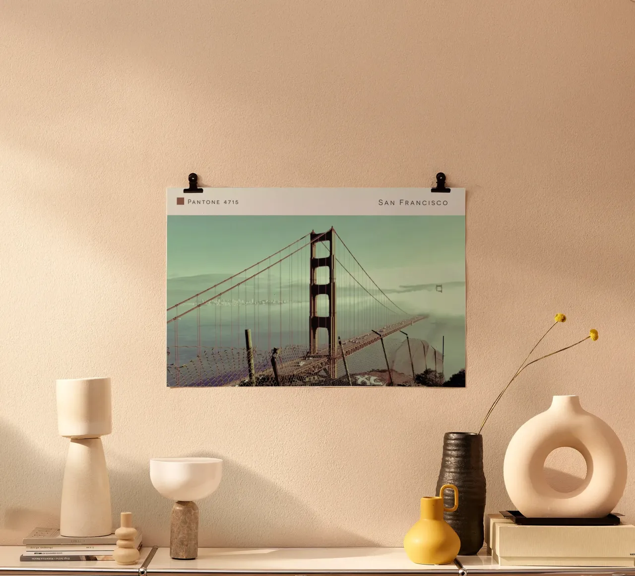 San Francisco Pantone 4715 poster con telaio in alluminio da In Full Color