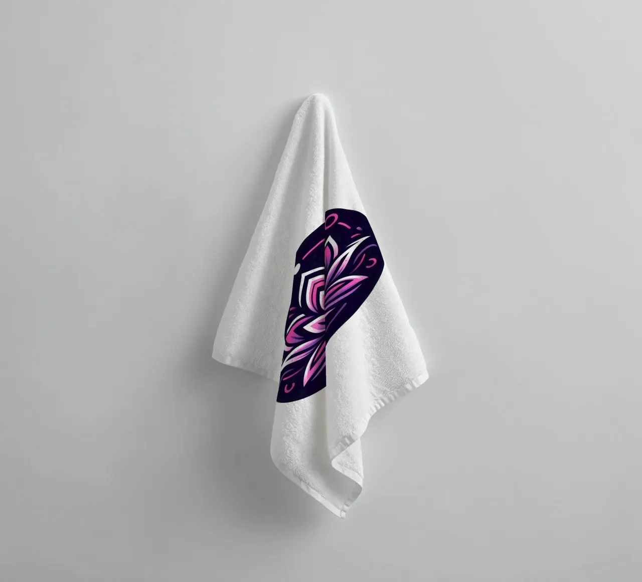 Ciondolo con fiore di loto rosa e viola - Joe Noctis Design asciugamano da bagno da Joe Noctis