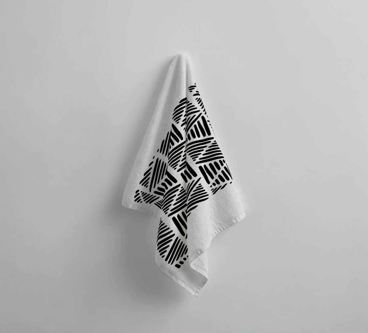 Zwart-wit abstract I badhanddoek van Orara Studio