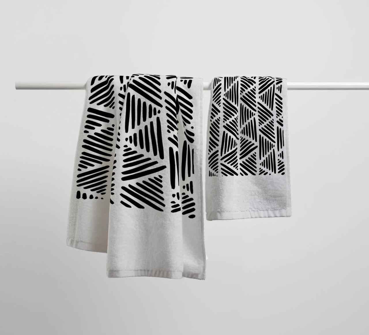 Zwart-wit abstract I badhanddoek van Orara Studio