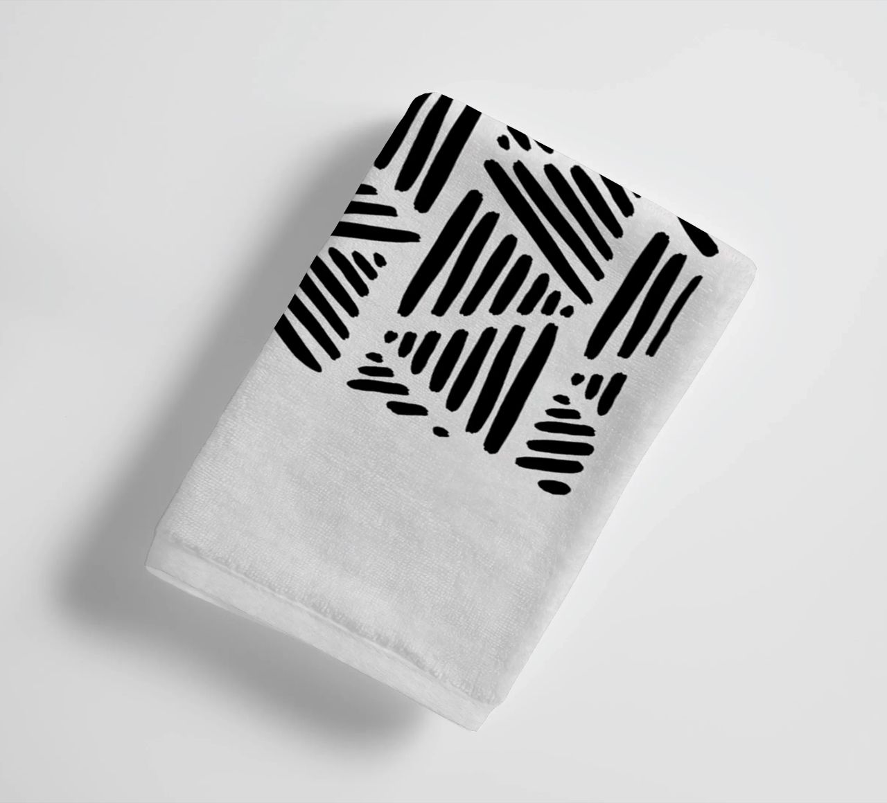 Zwart-wit abstract I badhanddoek van Orara Studio
