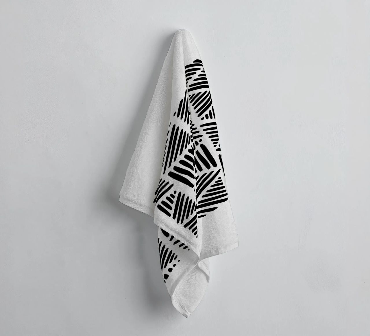 Zwart-wit abstract I badhanddoek van Orara Studio