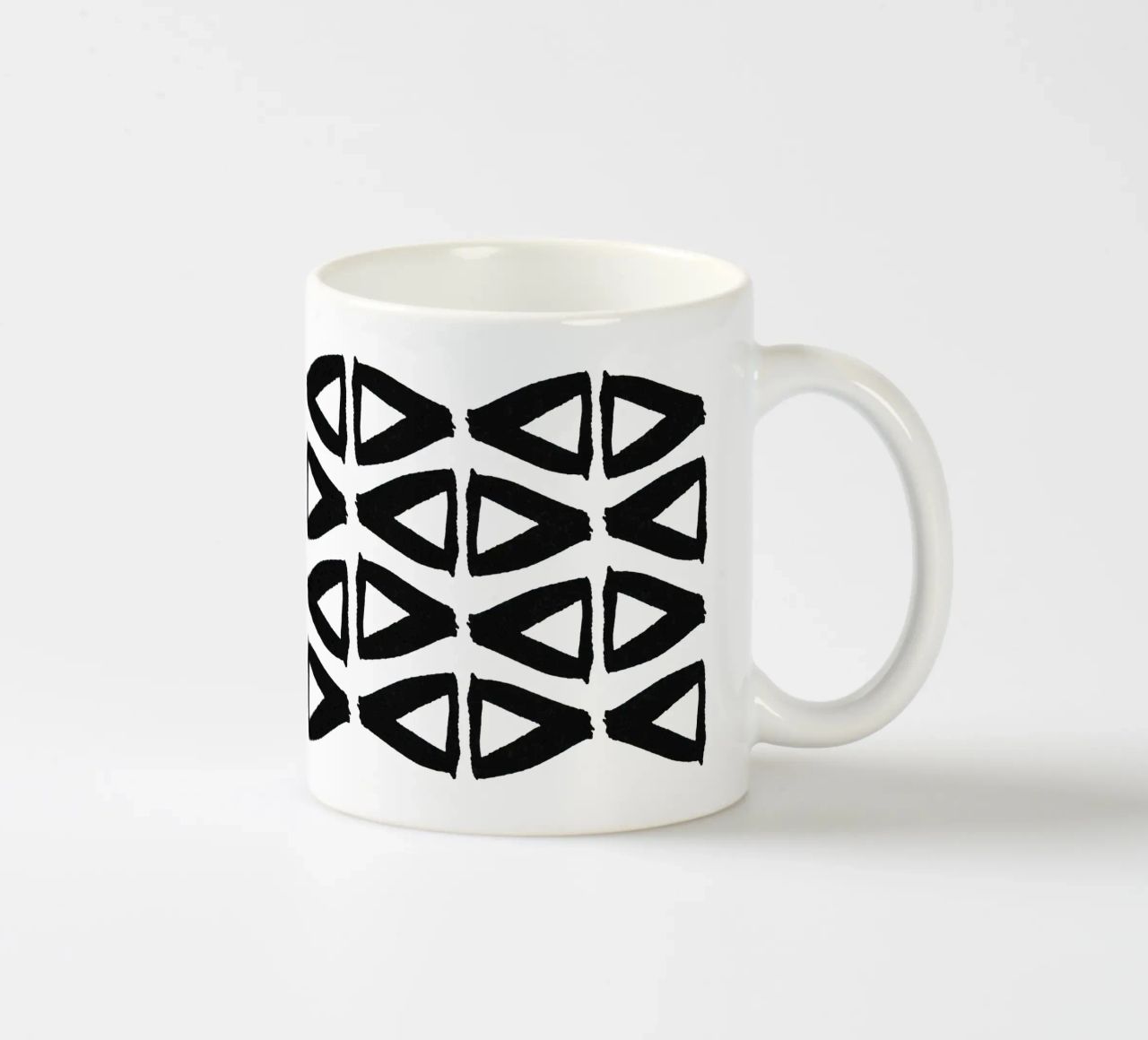 Bianco e nero astratto II tazza in ceramica da Orara Studio