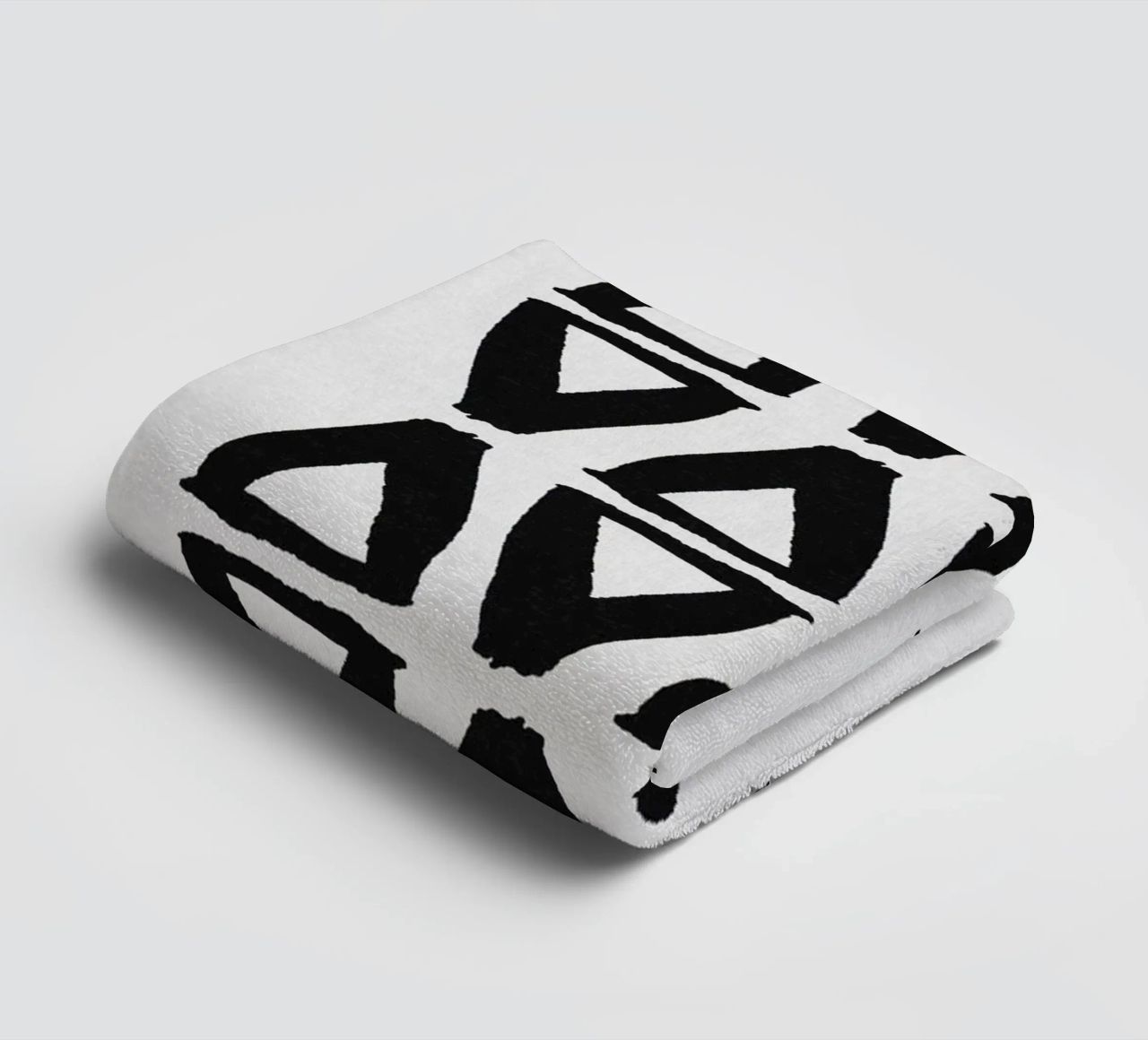 Zwart-wit abstract II badhanddoek van Orara Studio