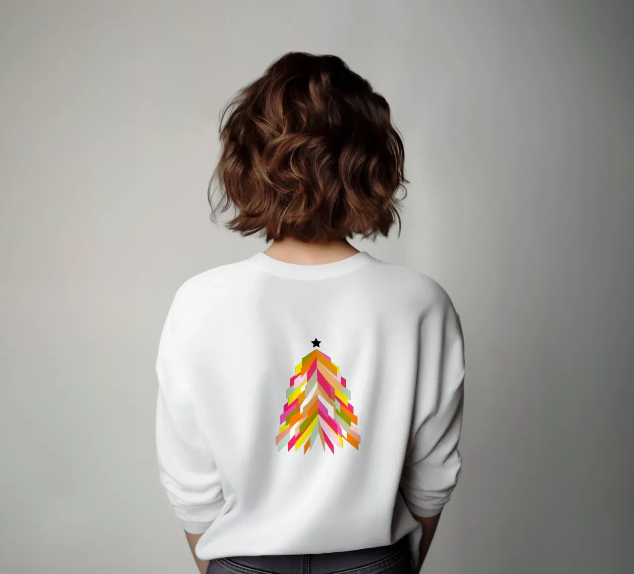 Albero di Natale retrò colorato su rosa pallido felpa da Dominique Vari Christmas