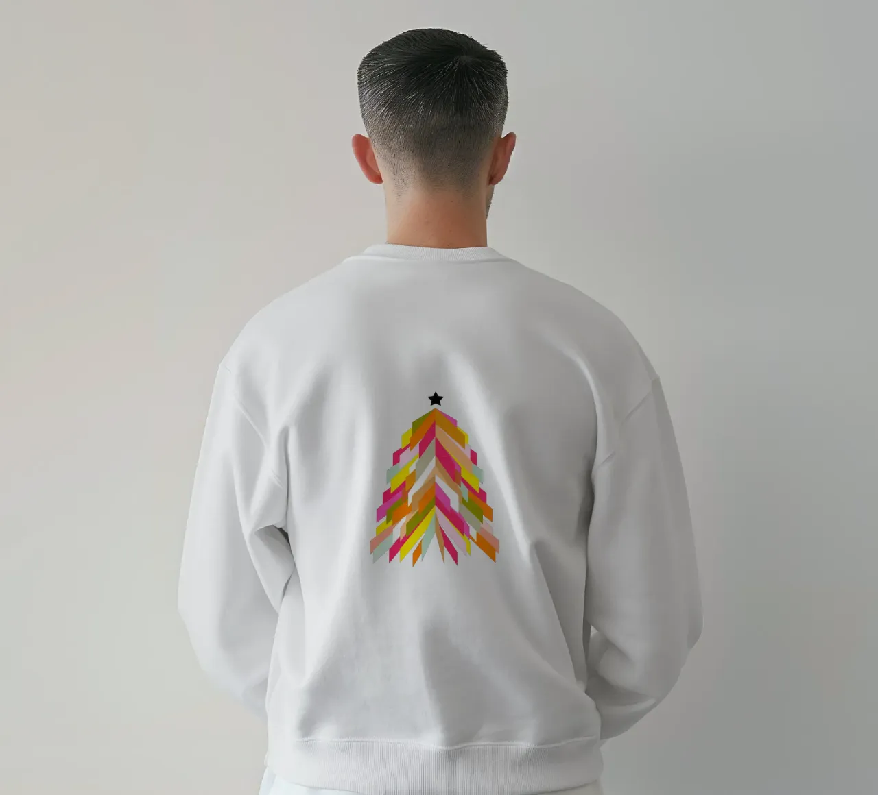 Albero di Natale retrò colorato su rosa pallido felpa da Dominique Vari Christmas